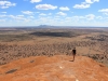ronja-beim-abstieg-im-hintergrund-kata-tjuta