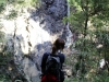 Ronja bestaunt einen Wasserfall