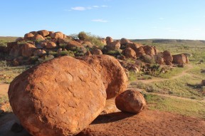 Blick über die Devils Marbles