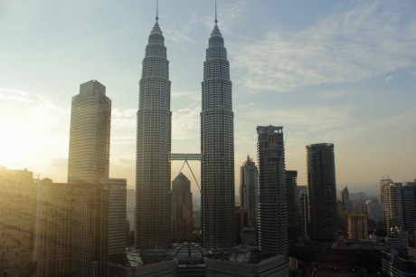 Blick auf Petronas Towers aus 28. Stock